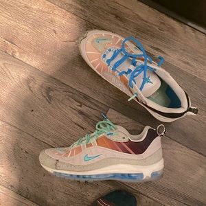 NIKE AIR MAX
